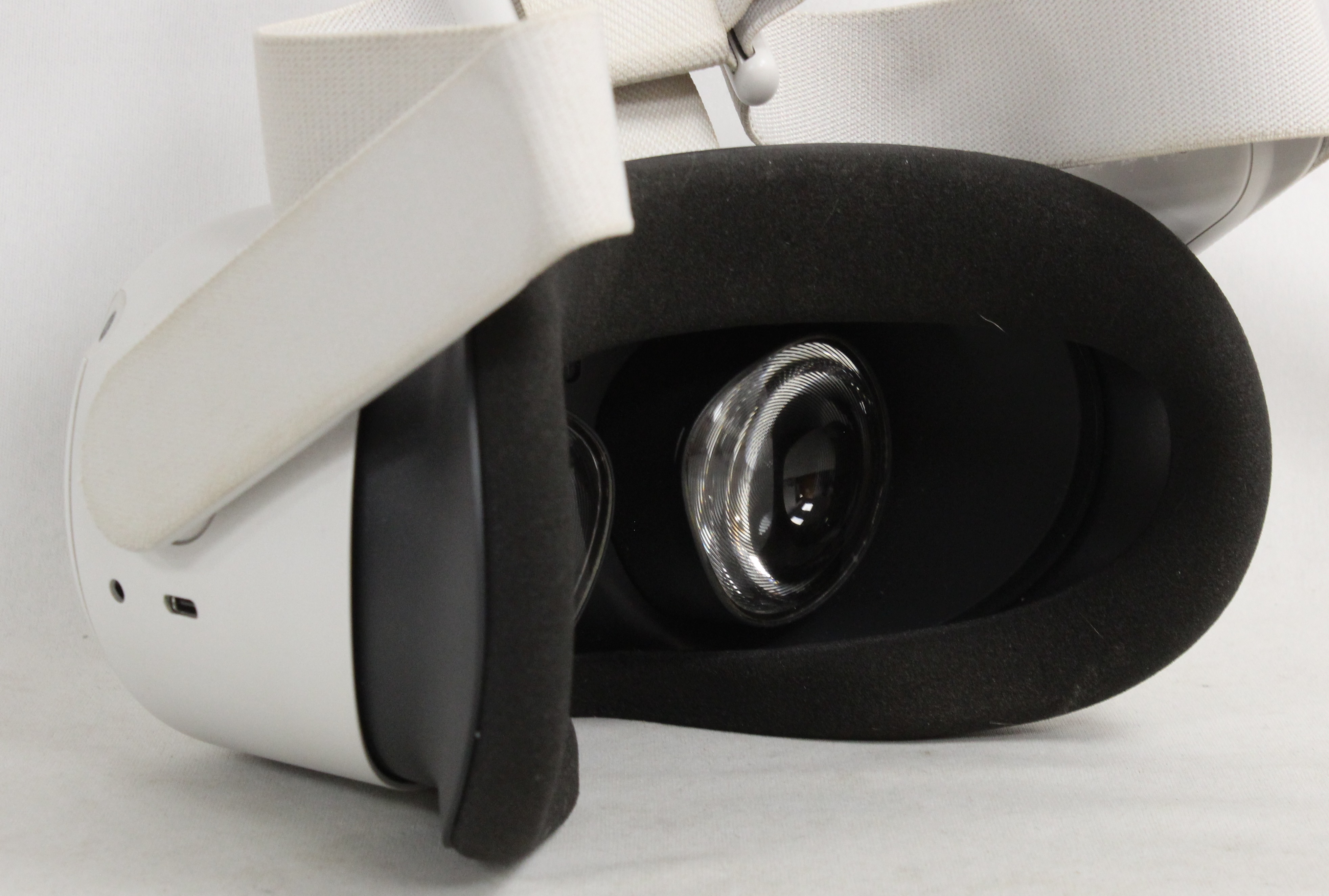 Pre-owned Meta Quest 2 64GB All-In-One Virtual Reality VR Headset